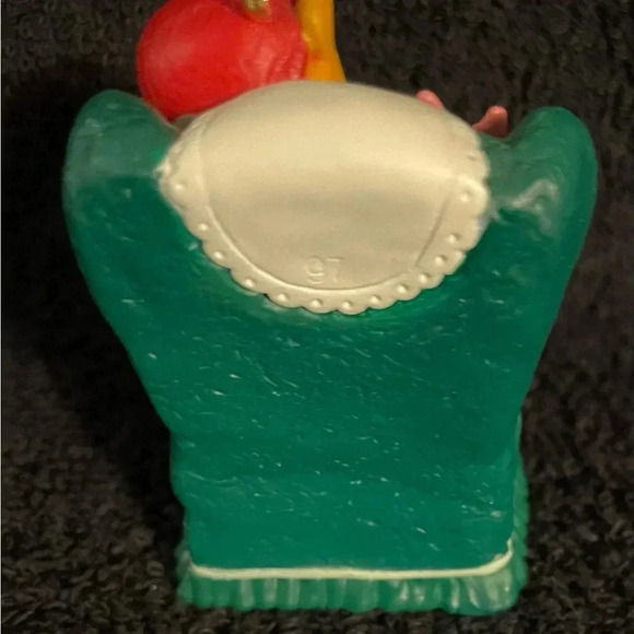 Vintage Hallmark 1997 Winnie the Pooh Piglet Waitin on Santa Christmas Ornament - Picture 5 of 8